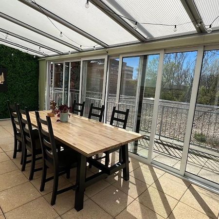 Lake Apartment, 2X Free Garage, 10 Mins To Centre Bratislava Esterno foto