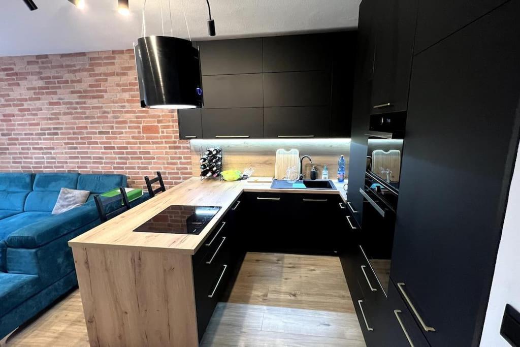 Lake Apartment, 2X Free Garage, 10 Mins To Centre Bratislava Esterno foto