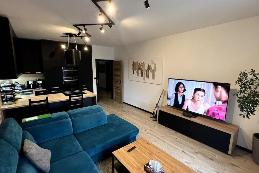 Lake Apartment, 2X Free Garage, 10 Mins To Centre Bratislava Esterno foto