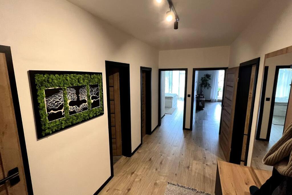 Lake Apartment, 2X Free Garage, 10 Mins To Centre Bratislava Esterno foto