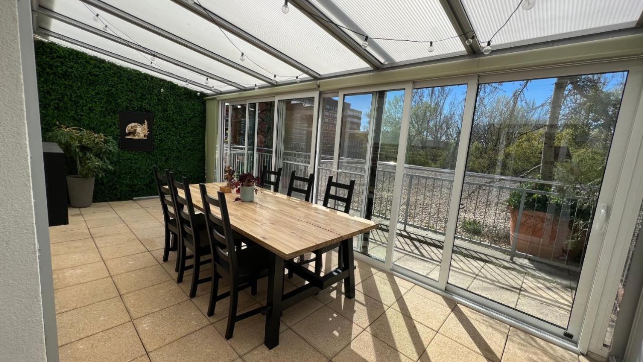 Lake Apartment, 2X Free Garage, 10 Mins To Centre Bratislava Esterno foto